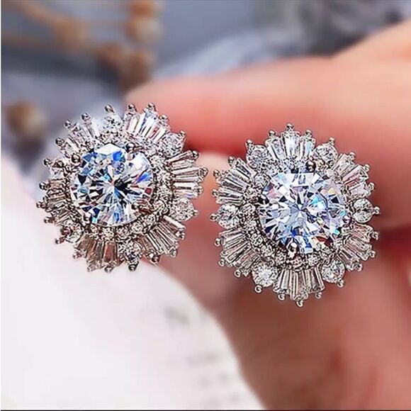 #23 Re-Stocked‼️Large Silver Crystal Stud Earrings - Picture 1 of 10